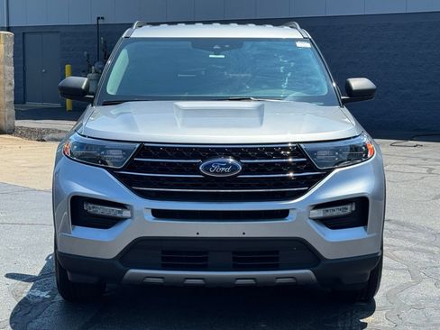 Used 2020 Ford Explorer XLT w/ Equipment Group 202A AWD/4WD image 12
