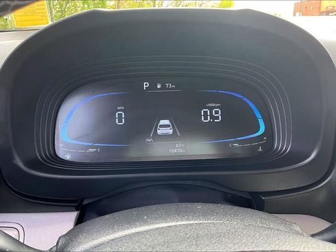 Used 2023 Hyundai Venue SEL FWD image 12