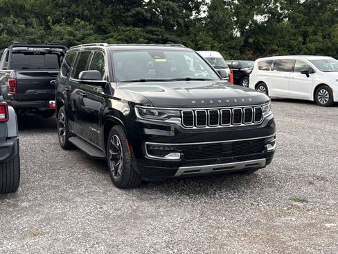 Used 2024 Jeep Wagoneer Series III AWD/4WD image 3