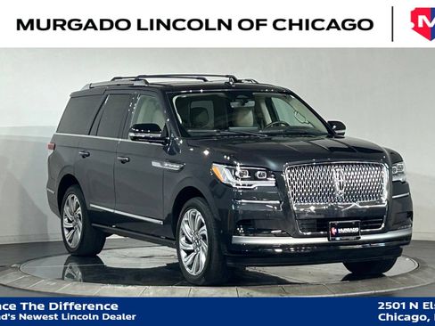 Used 2023 Lincoln Navigator Reserve AWD/4WD image 2
