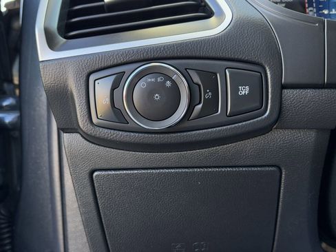 Certified 2023 Ford Edge SE w/ Black Appearance Package image 24