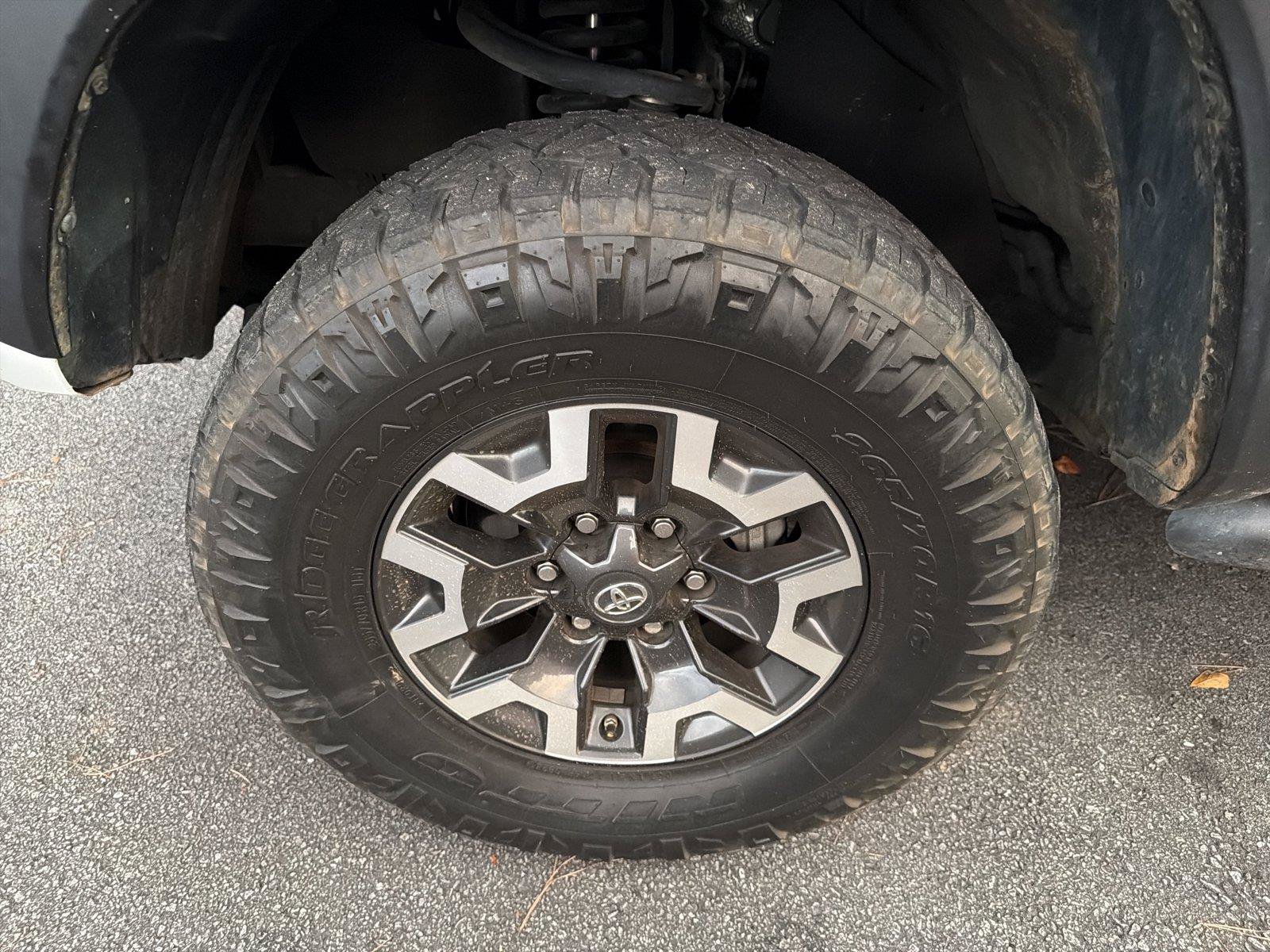 Used 2020 Toyota Tacoma 4x4 Double Cab image 10