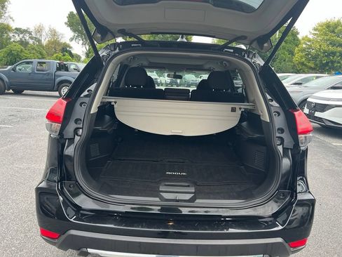 Used 2018 Nissan Rogue SV w/ Sun & Sound Touring Package AWD/4WD image 16