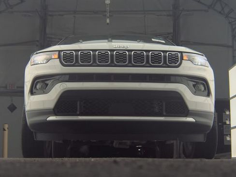 Used 2024 Jeep Compass Limited AWD/4WD image 10