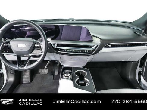 Used 2024 Cadillac Lyriq Luxury AWD/4WD image 17