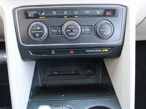 Used 2021 Volkswagen Atlas SE w/ Panoramic Sunroof Package image 17