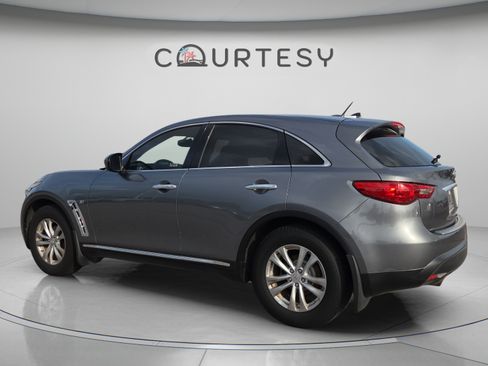 Used 2017 INFINITI QX70 AWD image 2