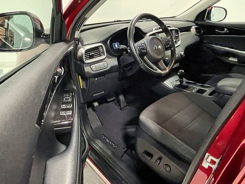 Used 2018 Kia Sorento AWD image 17