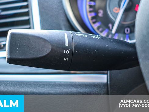 Used 2017 Chrysler 300 Limited RWD image 31