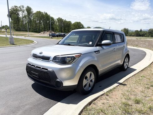 Used 2016 Kia Soul FWD image 3