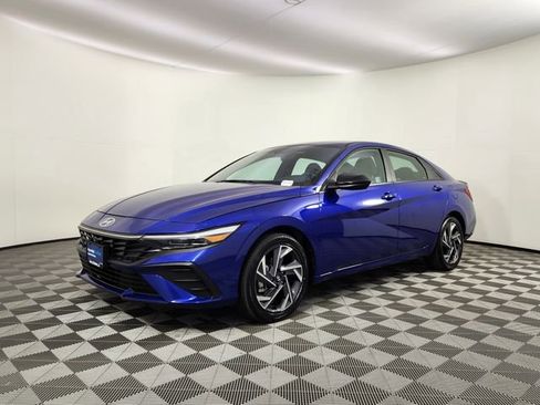 Certified 2025 Hyundai Elantra SEL w/ Cargo Package image 1