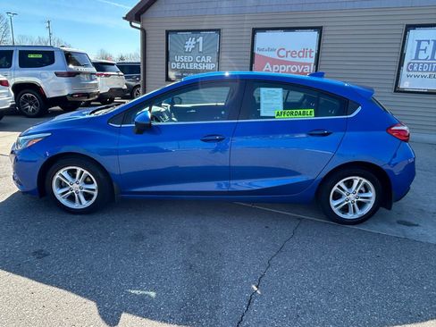 Used 2017 Chevrolet Cruze LT w/ Convenience Package image 8