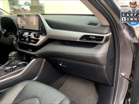 Used 2024 Toyota Highlander Platinum image 16