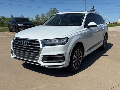 Used 2017 Audi Q7 3.0T Prestige image 2