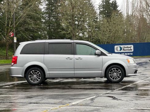 Used 2016 Dodge Grand Caravan SXT image 6