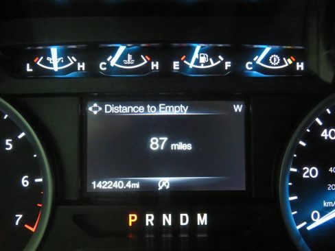 Used 2018 Ford Expedition XLT image 19