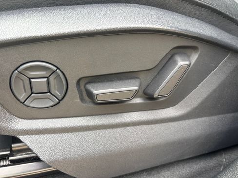 Used 2023 Audi Q7 3.0T Premium w/ Convenience Package AWD/4WD image 18