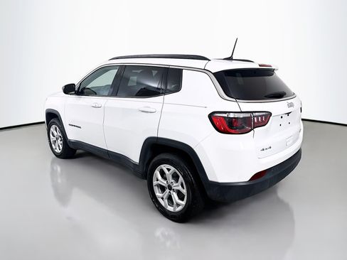 Used 2025 Jeep Compass Latitude w/ Convenience Group AWD/4WD image 5