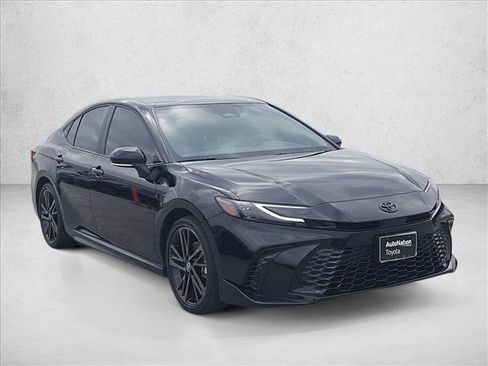 Used 2025 Toyota Camry XSE FWD image 3