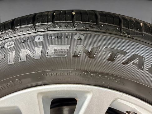 Used 2017 Land Rover Discovery HSE image 33