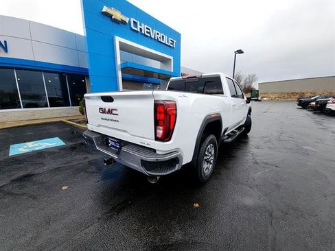 Used 2022 GMC Sierra 2500 SLE w/ SLE Value Package; image 5