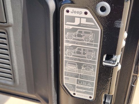 Used 2024 Jeep Wrangler Unlimited Rubicon image 41