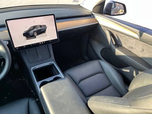 Used 2024 Tesla Model Y Long Range AWD/4WD image 8