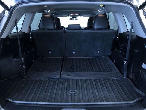 Used 2017 Toyota Highlander Plus AWD/4WD image 32