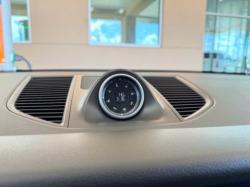 Used 2019 Porsche Macan AWD/4WD image 18