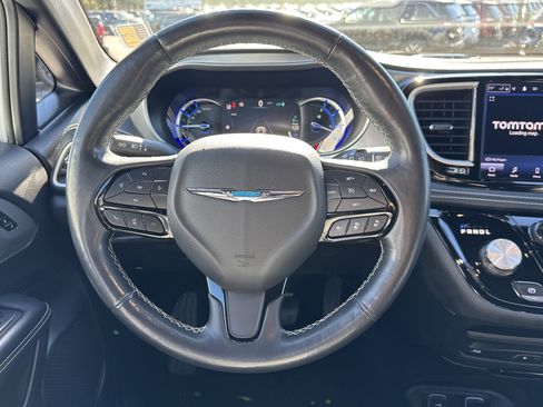 Used 2021 Chrysler Pacifica Touring-L w/ Uconnect Theater Family Group image 28
