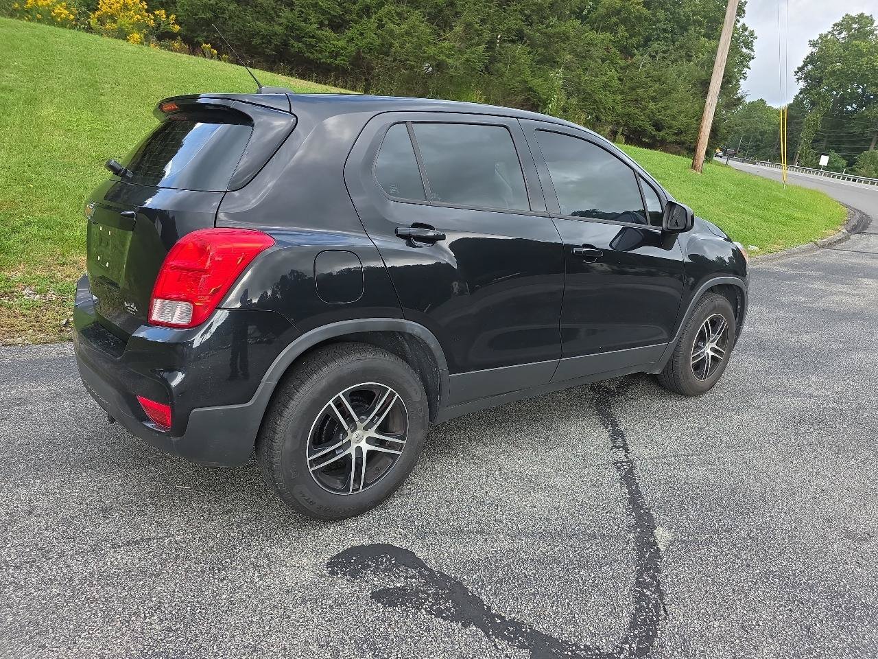 Used 2018 Chevrolet Trax LS FWD image 3