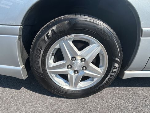 Used 2004 Chevrolet Impala LS w/ Preferred Equipment Group FWD image 9