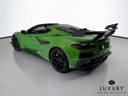 Used 2026 Chevrolet Corvette ZR1 w/ ZR1 Carbon Fiber Aero Package RWD image 8