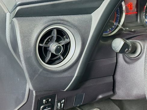 Used 2019 Toyota Corolla LE FWD image 17