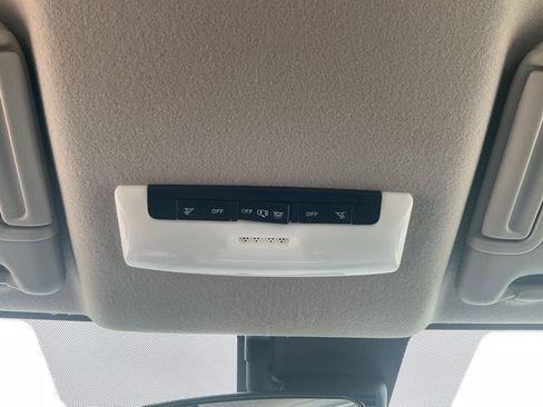 Used 2025 Nissan Versa SV FWD image 16