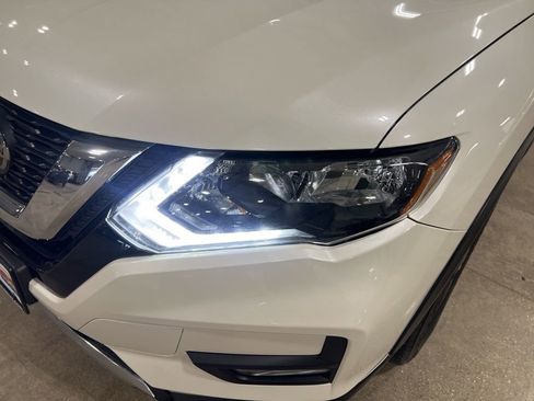 Certified 2020 Nissan Rogue SV w/ Sun & Sound Touring Package image 32