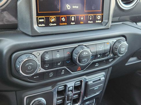 Used 2023 Jeep Wrangler Unlimited Sahara AWD/4WD image 22