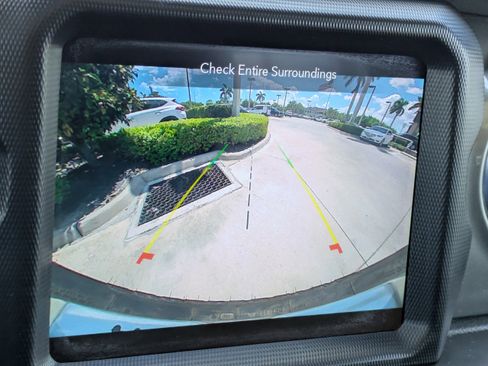 Used 2020 Jeep Wrangler Unlimited Sahara image 23