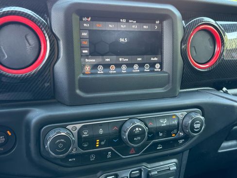 Used 2021 Jeep Gladiator Sport AWD/4WD image 14