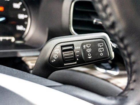 Used 2024 Ford Explorer Limited image 21