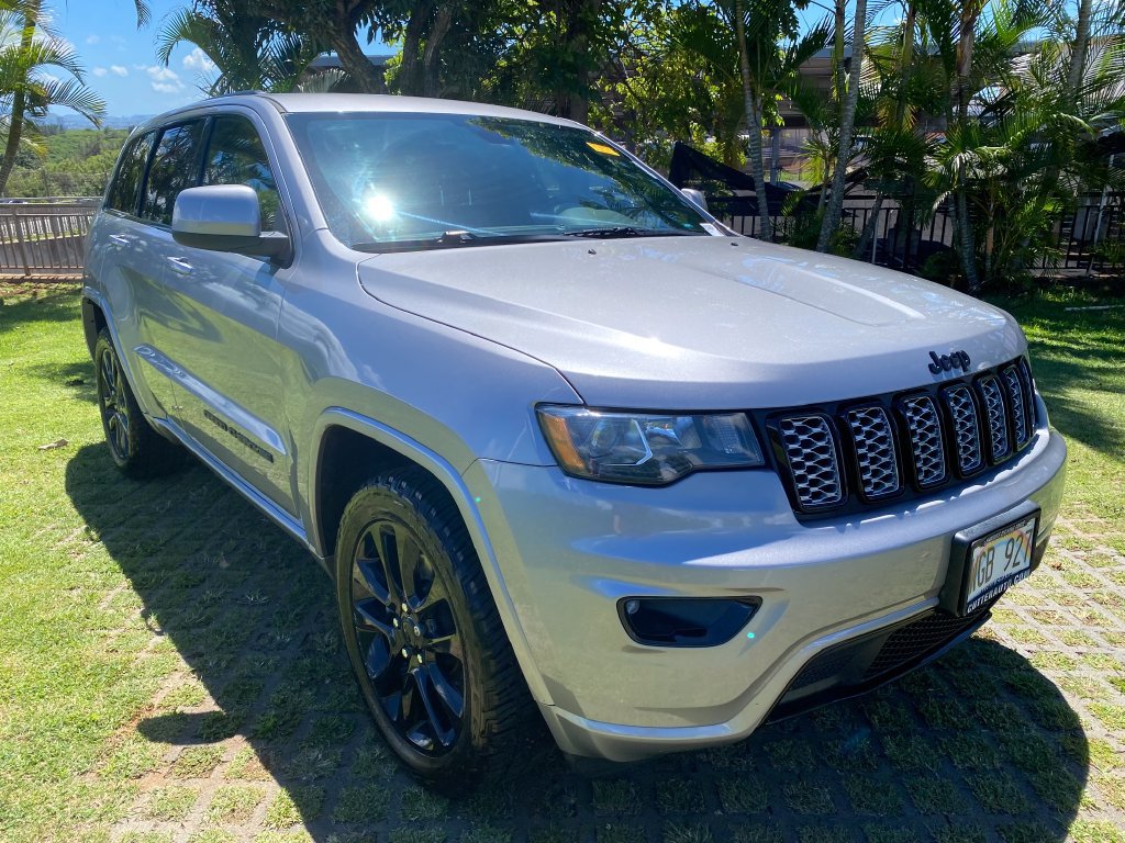 Used 2021 Jeep Grand Cherokee Laredo X RWD image 1