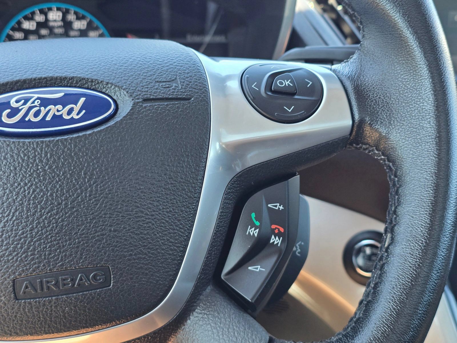 Used 2015 Ford C-MAX Energi SEL w/ Equipment Group 303A FWD image 25