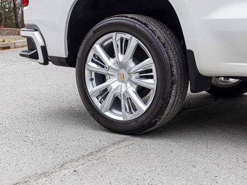 Used 2024 Chevrolet Silverado 1500 High Country w/ Technology Package image 9