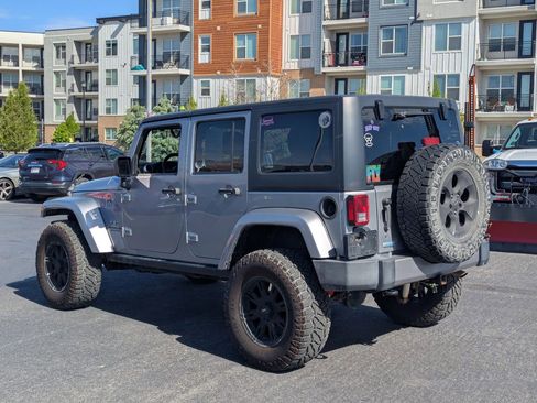 Used 2016 Jeep Wrangler Unlimited Sahara w/ Connectivity Group AWD/4WD image 6