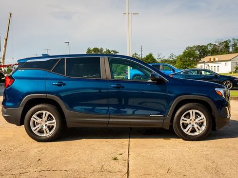 Used 2021 GMC Terrain SLE FWD image 19