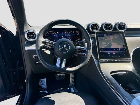 Used 2025 Mercedes-Benz GLC 300 image 24