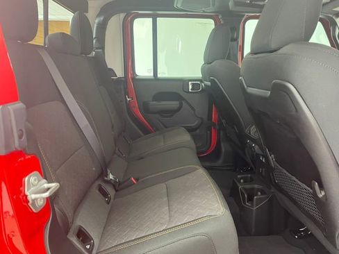Used 2025 Jeep Gladiator Mojave image 19