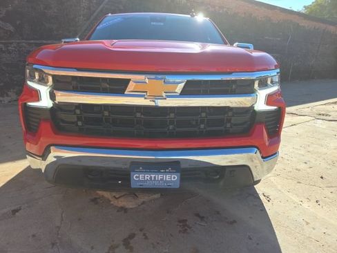 Used 2023 Chevrolet Silverado 1500 LT w/ Z71 Off-Road Package AWD/4WD image 2