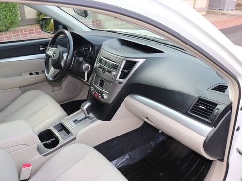 Used 2011 Subaru Outback 2.5i Premium AWD/4WD image 16