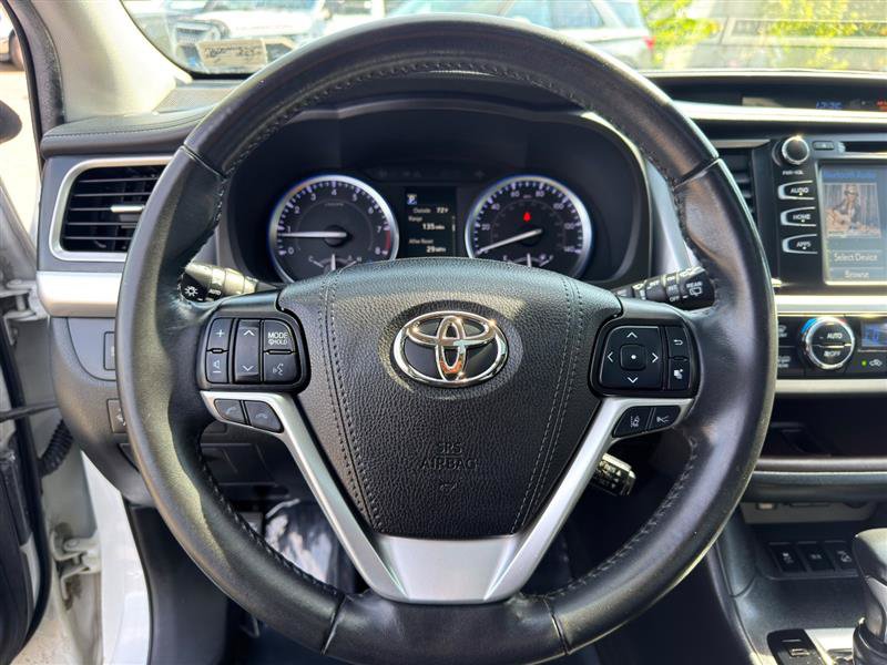 Used 2019 Toyota Highlander XLE AWD/4WD image 12